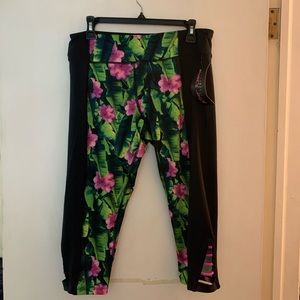 Betsey Johnson Jungle Flow Yoga Capris